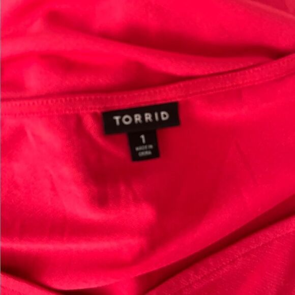 Torrid pink short sleeved tunic top, polyester and spandex blend, size 1 (14-16) - Picture 5 of 5